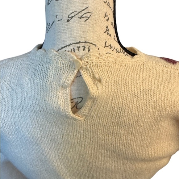 VINTAGE Woolrich Floral Embroidered Cream Sweater - Picture 10 of 14